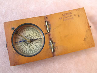 Francis Barker pocket compass retailed by Lennie 46 Princes St, Edinburgh